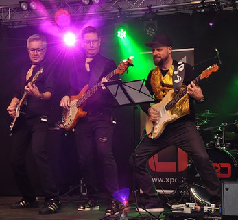 XPD Gitaristen en bassist Eddy Bosmans en Paul Van Mierlo en Koen Debrruyn 2.jpg